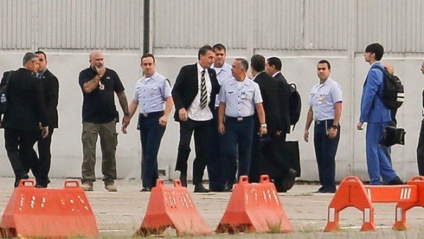 Bolsonaro tem reunião hoje com militares para ajustar a continuidade dos ataques golpistas