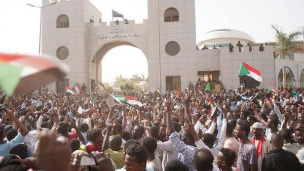 Continuam os protestos no Sudão frente ao rompimento das negociações por parte do Exército