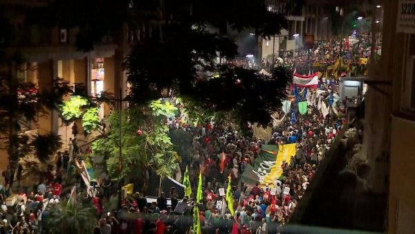 Com milhares, ato em Porto Alegre demonstra força contra reforma da previdência e cortes na educação 