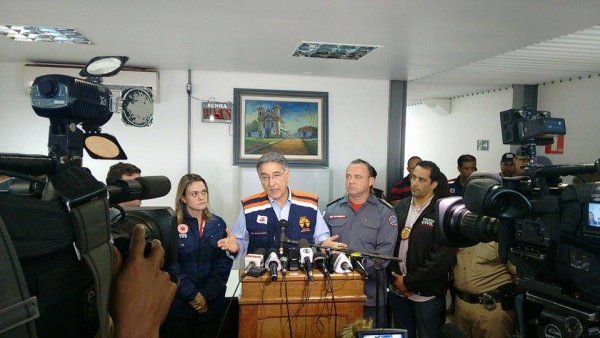 Pimentel dá coletiva de imprensa na sede da Samarco