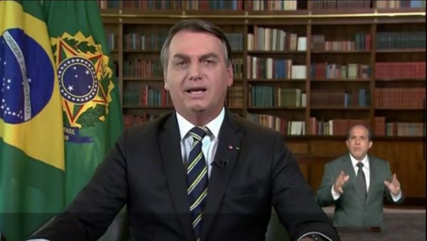 Em pronunciamento Bolsonaro fala em soberania nacional mas continua capacho de Trump