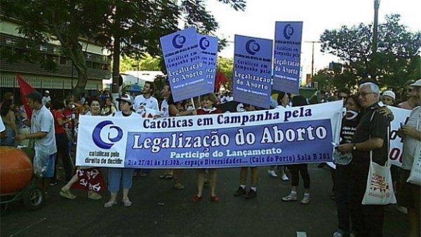 Diana Assunção repudia censura do judiciário ao nome da ONG Católicas pelo Direito de Decidir