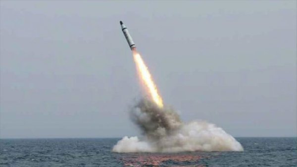 Alarme em Tóquio por míssil norte-coreano lançado em águas japonesas