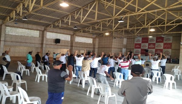 Rodoviários em Recife votam contra a proposta patronal em adiar a negociação do reajuste salarial 