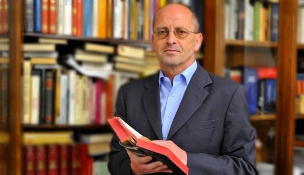 “A Bíblia não fala de Deus”, diz ex-tradutor do Vaticano em entrevista a jornal português