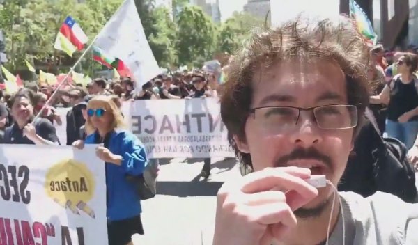 [VÍDEO] Cobertura da greve geral no Chile direto de Santiago