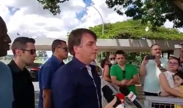 Misógino reconhecido, Bolsonaro diz que violência doméstica é culpa da quarentena