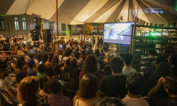 Sessão aberta de “A Vida Invisível” na Cinelândia conta com 500 pessoas após censura da Ancine