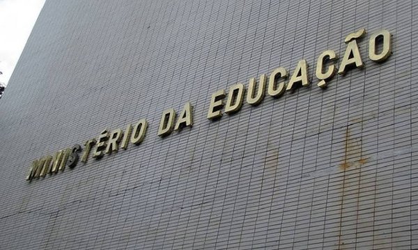 MEC prepara mais ataques à educação e planeja cortar R$1,4bi das universidades e institutos federais em 2021
