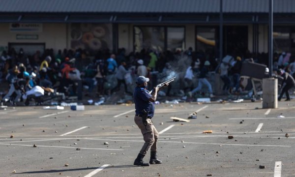 África do Sul: frente a crise social, protestos estão além de Jacob Zuma 