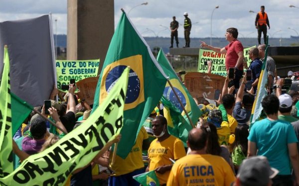 Contra os ataques virtuais da direita, toda solidariedade aos companheiros do PSOL