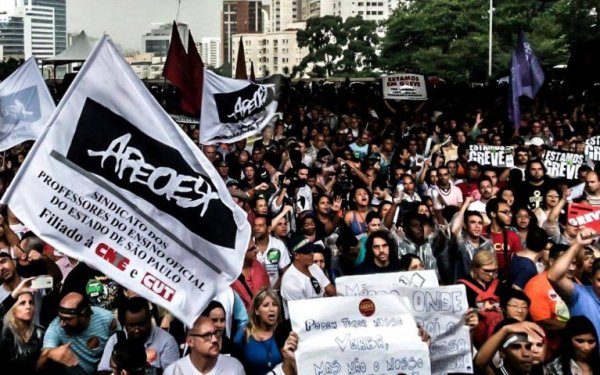 A Apeoesp deve convocar imediatamente a luta contra Bolsonaro, não há tempo a perder
