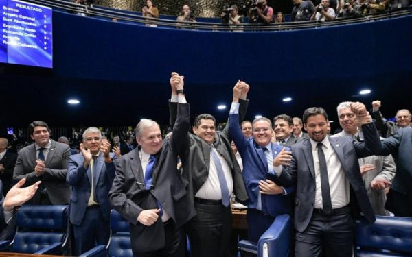 Senado aprova ataque de Bolsonaro ao INSS: acidentados, doentes e mulheres agredidas têm direitos retirados
