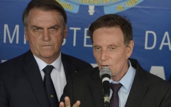  Bolsonaro oficializa apoio a Crivella: união para acabar com o Rio de Janeiro