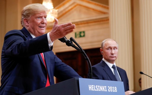 Trump ataca "notícias falsas" sobre testes nucleares e reunião com Putin