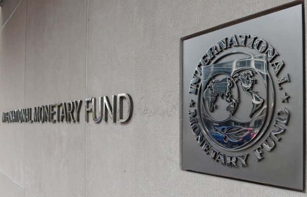 FMI prevê a maior queda desde 29, e oferece "ajuda" em troca de escravizar nações inteiras