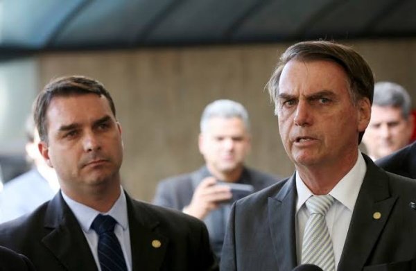 Bolsonaro diz não ter “nada a ver” com as suspeitas de corrupção de Flávio