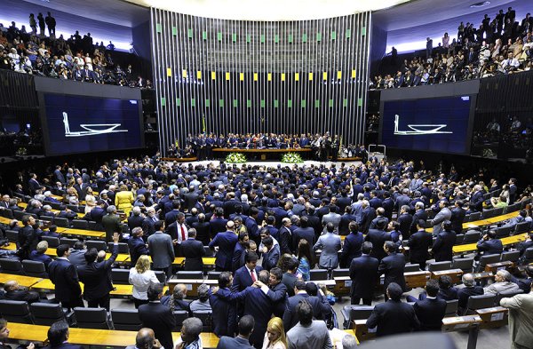 [AO VIVO] Começa sessão da Câmara sobre a denúncia de corrupção contra Temer