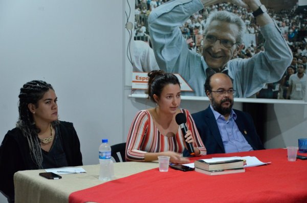Atividade "Resgatando os Clássicos: Reforma ou Revolução" com Diana Assunção reúne dezenas no RJ