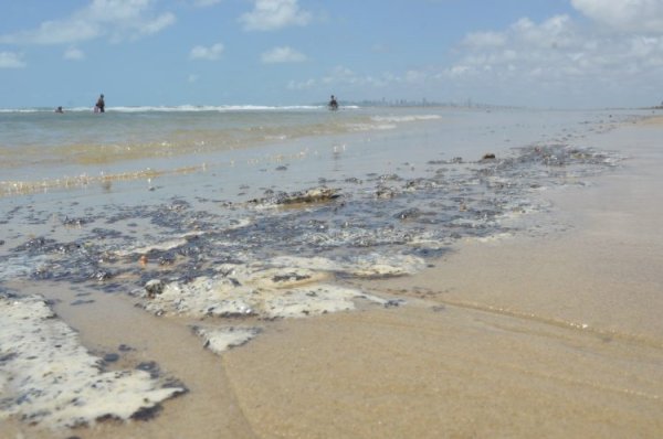 Óleo atinge 42 praias do RN e centenas pelo Nordeste fruto do descaso de Bolsonaro e dos governos