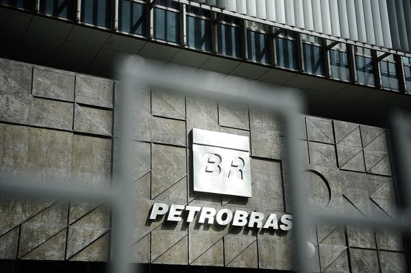 Com perda de 30% do seu valor de mercado durante queda das Bolsas, Petrobrás está na mira do setor privado