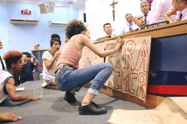 Estudantes ocupam Câmara de Guarulhos contra a PEC 241 