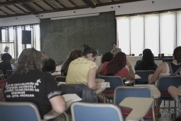 Diana Assunção dá curso na Escola Nacional Florestan Fernandes do MST