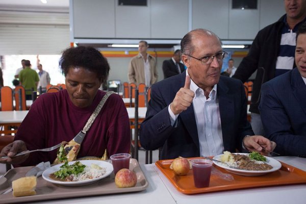 Alckmin que aplaudia clínica da ração humana faz demagogia usando o Bom Prato
