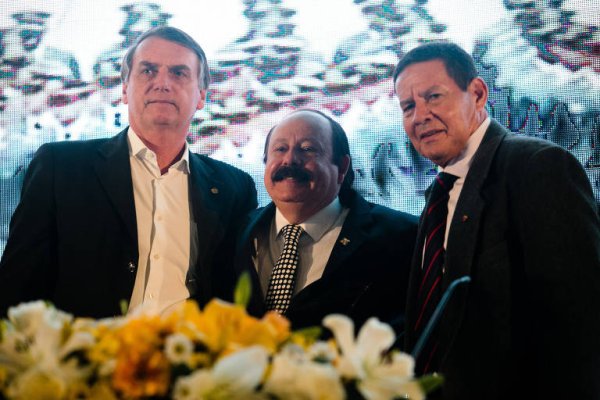 Partido de vice de Jair Bolsonaro, PRTB paga 60 reais para menores participarem de evento partidário