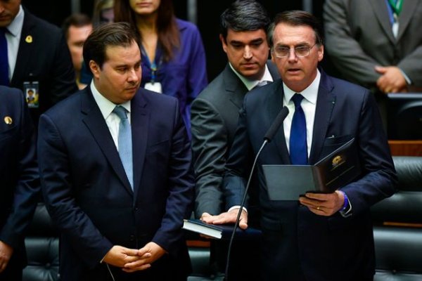 Enquanto Bolsonaro defende golpe, Congresso prepara ataques aos trabalhadores