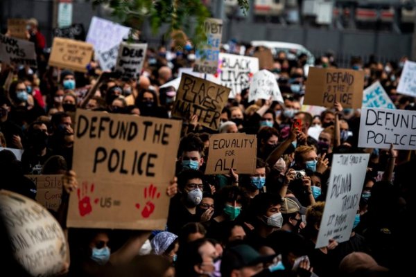 Que faria a esquerda brasileira que defende a polícia, se estivesse nos Estados Unidos?