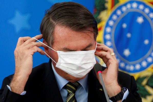 Após tanto descaso, piadas e negacionismo, Bolsonaro apresenta sintomas de Covid