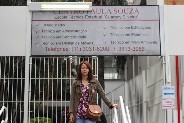 Ao fim de uma campanha militante, Diana vota em São Paulo