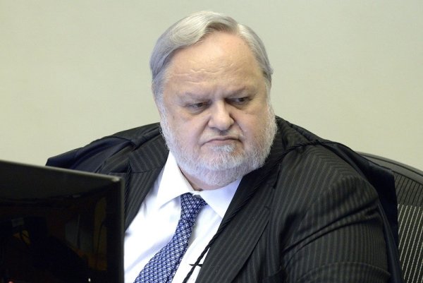 Ministro nega pedido para adiar depoimento do Lula