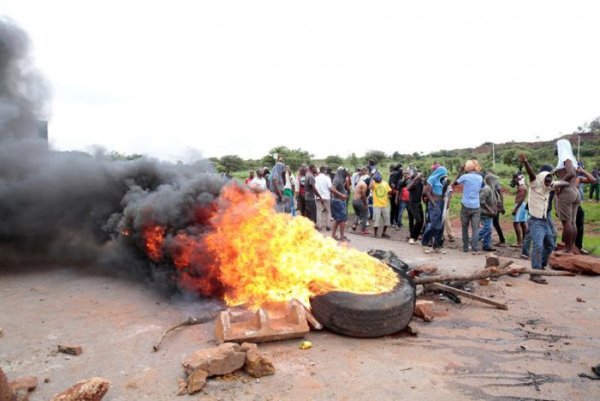 Ao menos 8 mortos por repressão durante o segundo dia de greve no Zimbábue