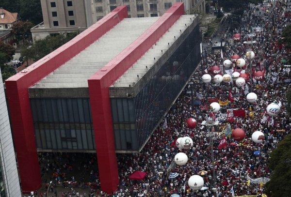 Tomar as ruas de São Paulo contra a reforma trabalhista no dia 10