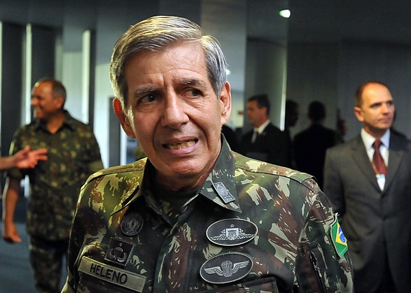 Bolsonaro anuncia que General Heleno pode chefiar agência de repressão ABIN