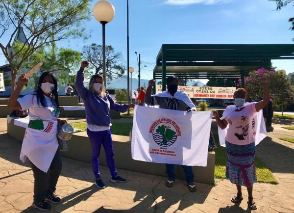 Moradores de Itatiaiuçu (MG) ocupam mineradora ArcellorMittal em protesto contra danos sofridos