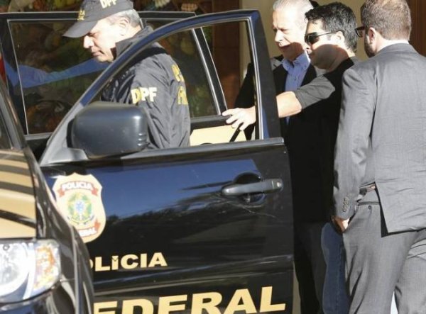 Preso na Operação Lava Jato, Dirceu chega à carceragem da PF em Curitiba