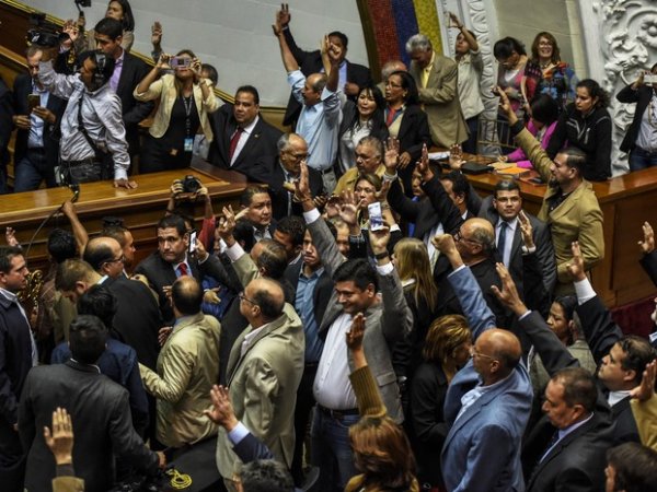 Venezuela: Serra usa Itamaraty para ajudar referendo da direita em Caracas