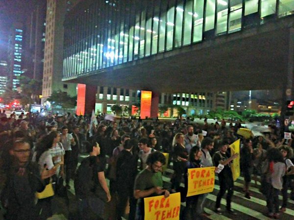Manifestação em SP repudia Temer e seu decreto colocando o exército nas ruas de Brasília