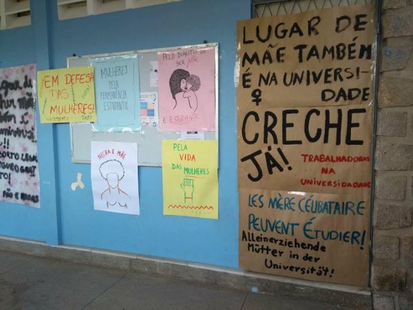 Estudantes da UFRN protestam em defesa das mães na universidade