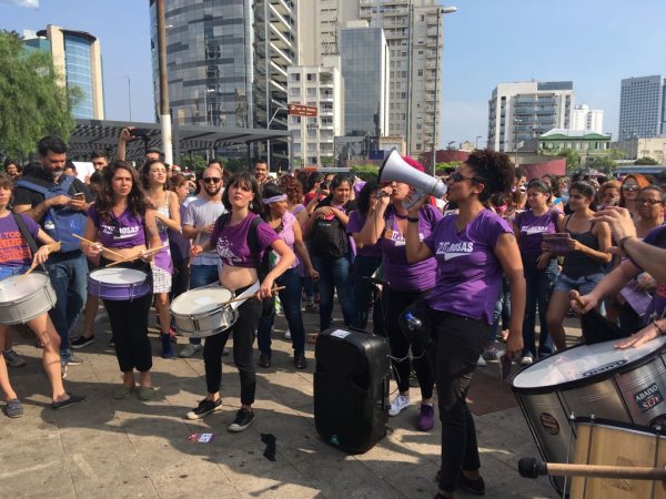 Em São Paulo acontece agora a concentração para o ato de Mulheres contra Bolsonaro