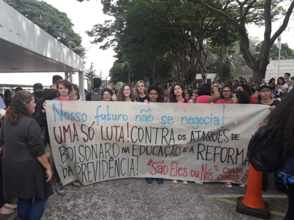 15M: UNICAMP protesta no centro de Campinas rumo ao grande ato em São Paulo