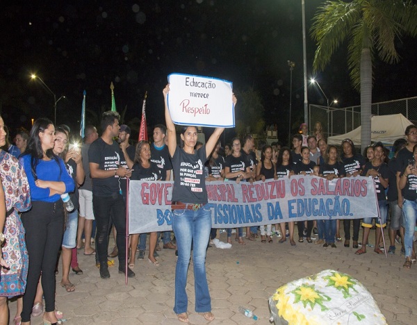 Jagunços pagos por prefeito agridem professores em Goianésia do Pará, veja vídeo